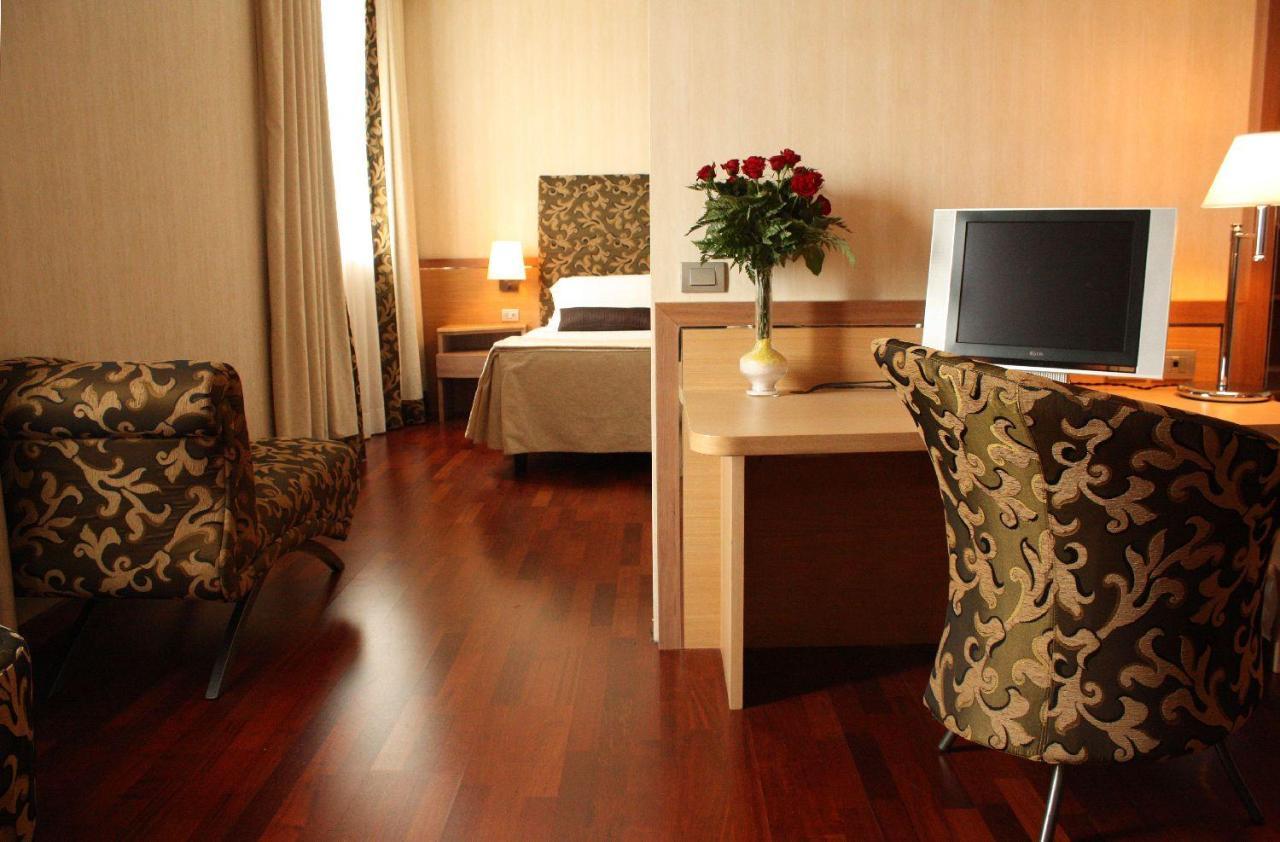 Poli Hotel Сан-Витторе-Олона Экстерьер фото