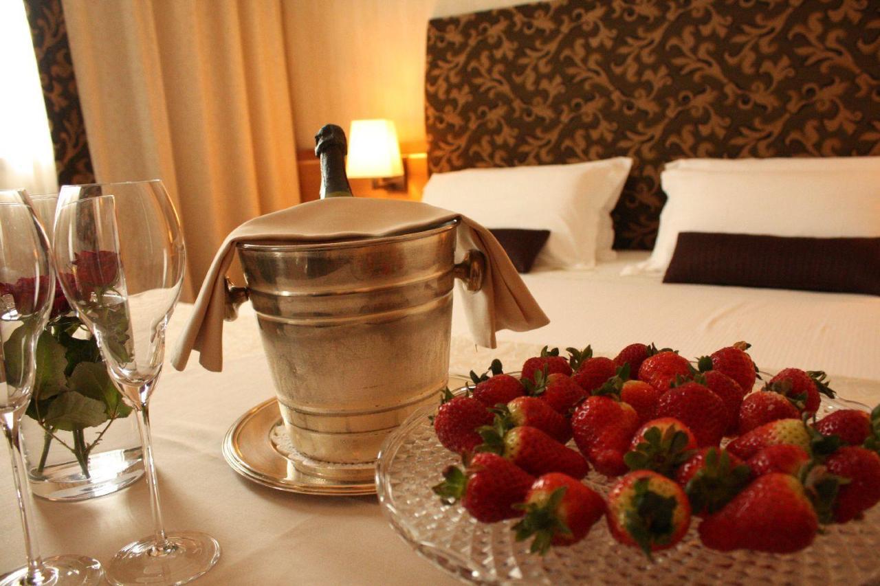 Poli Hotel Сан-Витторе-Олона Экстерьер фото