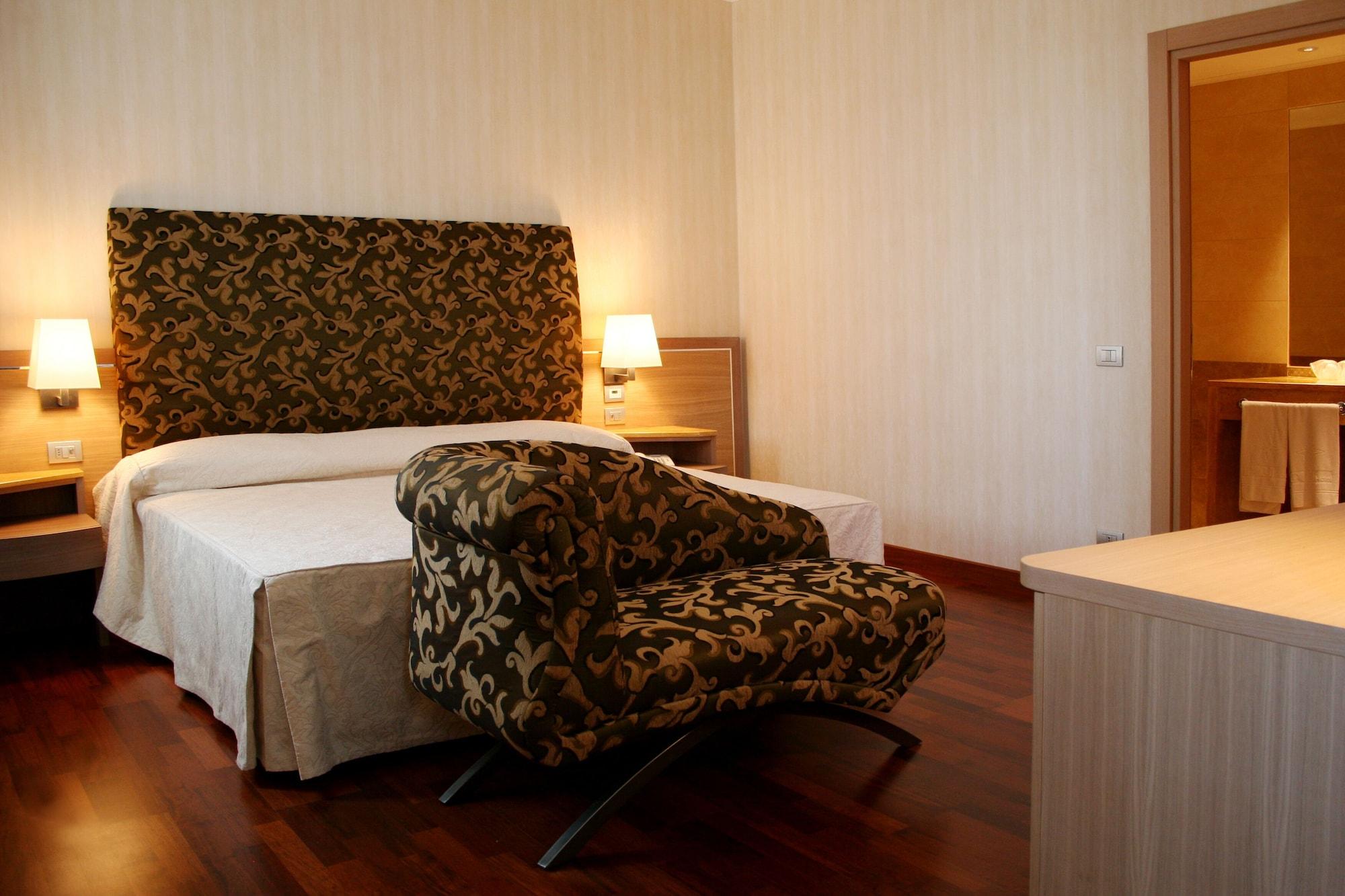 Poli Hotel Сан-Витторе-Олона Экстерьер фото