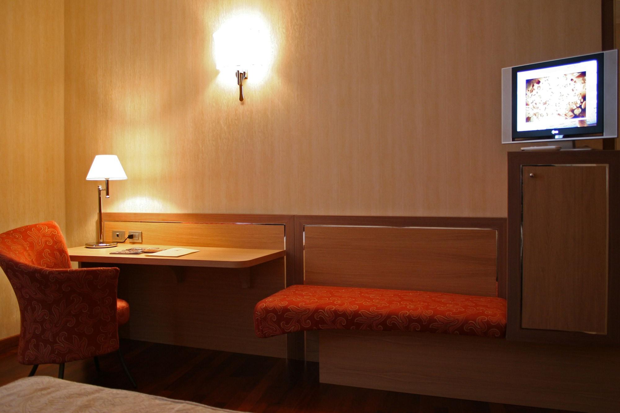 Poli Hotel Сан-Витторе-Олона Экстерьер фото