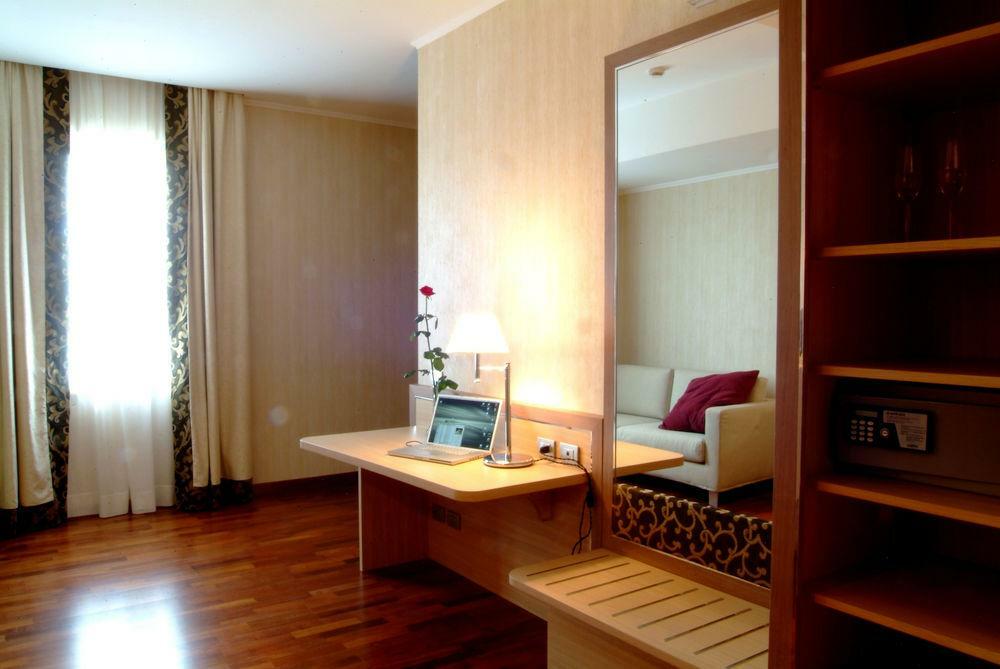 Poli Hotel Сан-Витторе-Олона Экстерьер фото